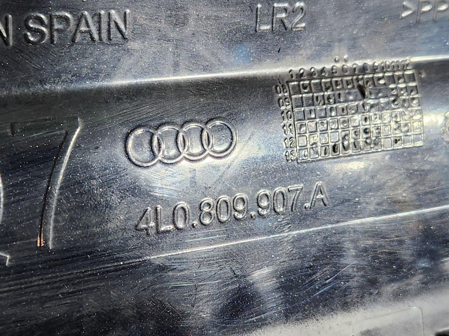 10-15 AUDI Q7 4L GENUINE FUEL TANK FILLER FLAP COVER LID DAMAGED 4L0809907A