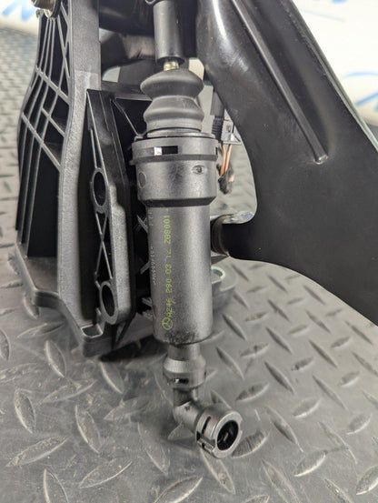 13-19 MERCEDES BENZ CLA C117 GENUINE CLUTCH PEDAL & MASTER CYLINDER A2462900312