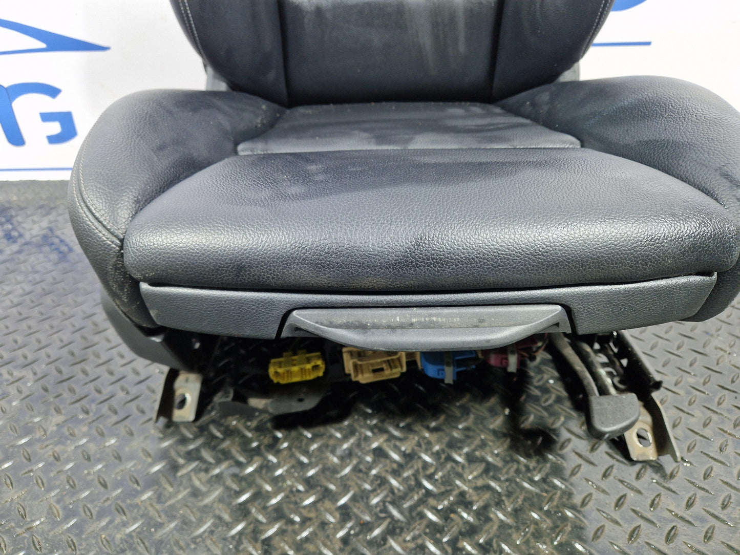 MERCEDES B CLASS W246 FRONT RIGHT O/S DRIVER SIDE BLACK LEATHER SEAT