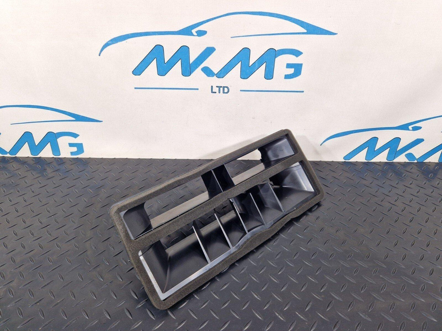 15-18 AUDI A7 4G GENUINE OEM CENTRE DEFROST AIR DUCT GRILLE CHANNEL 4G2858431