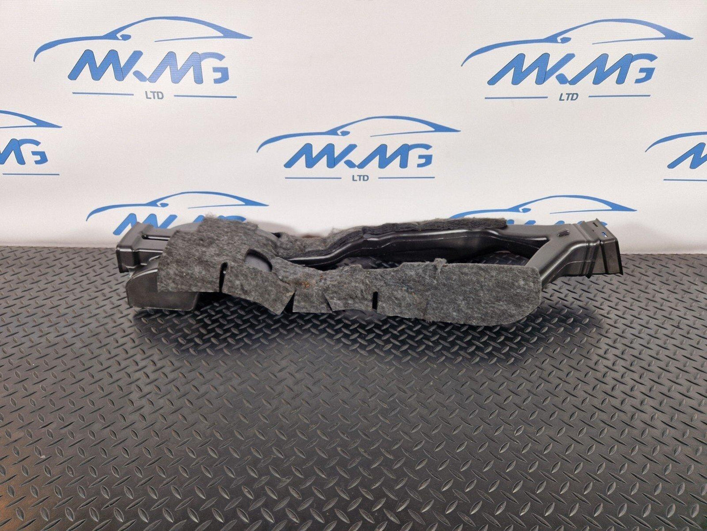 10-18 AUDI A7 4G S-LINE GENUINE CENTRE REAR VENTS AIR DUCTING CHANNEL 4G0857039