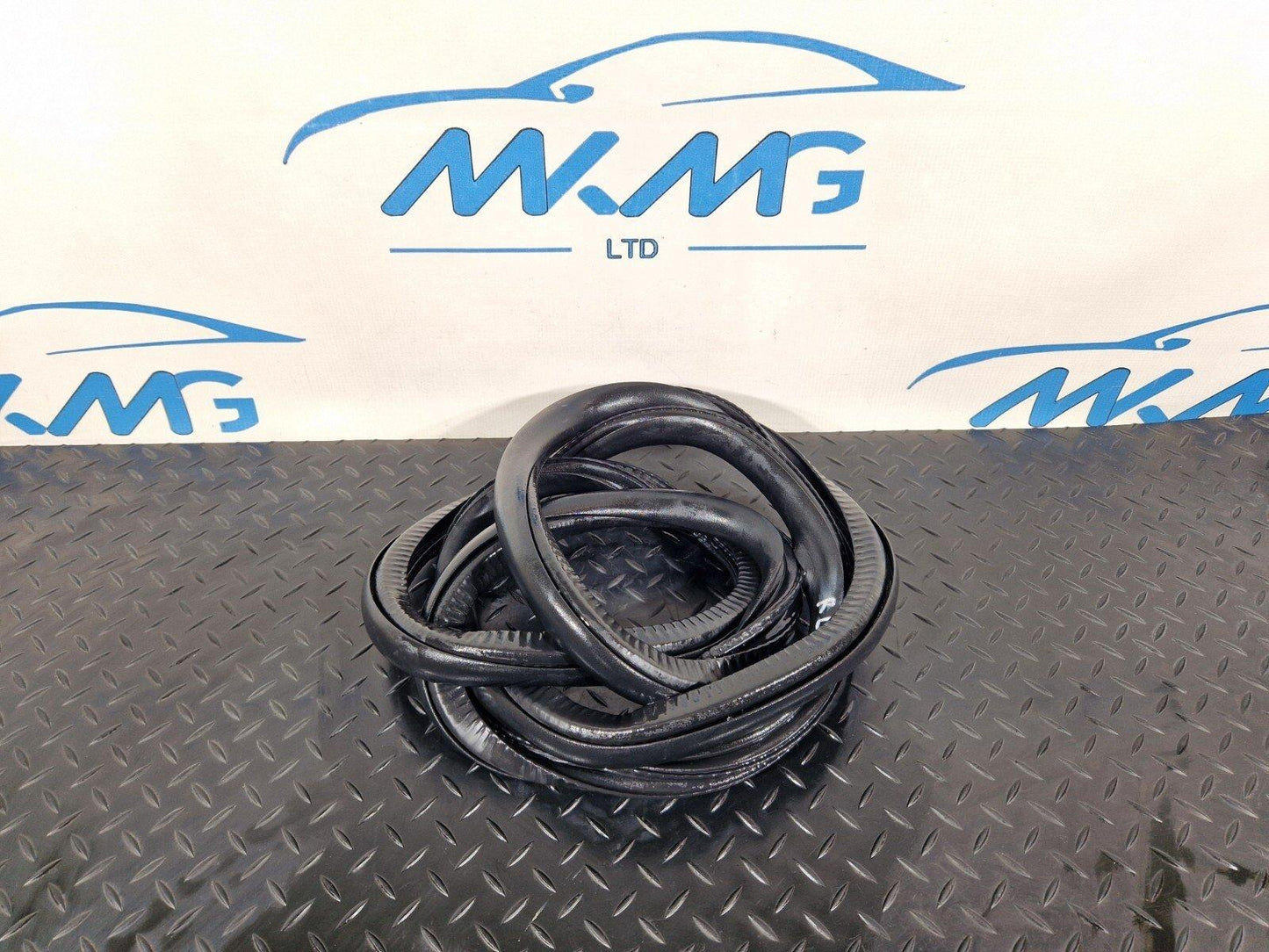 19-ON MERCEDES CLA C118 REAR LEFT DOOR RUBBER SEAL A1186920700