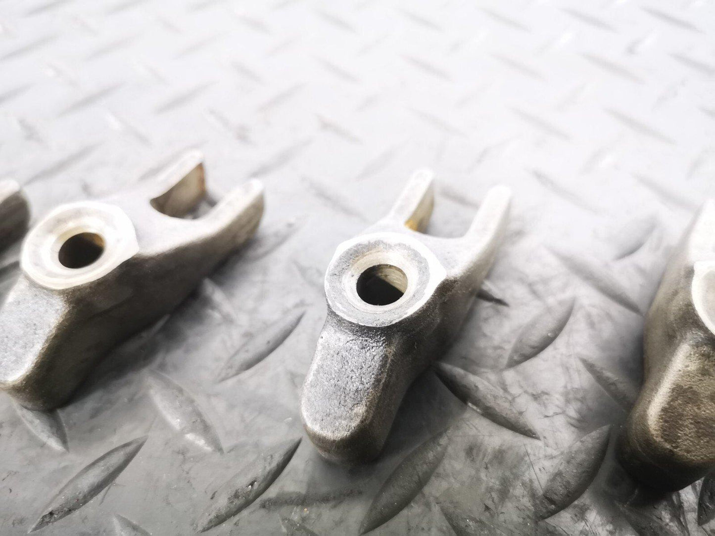 09-16 HYUNDAY 2.2 CRDI D4HB DIESEL ENGINE FUEL INJECTOR CLAMP X1
