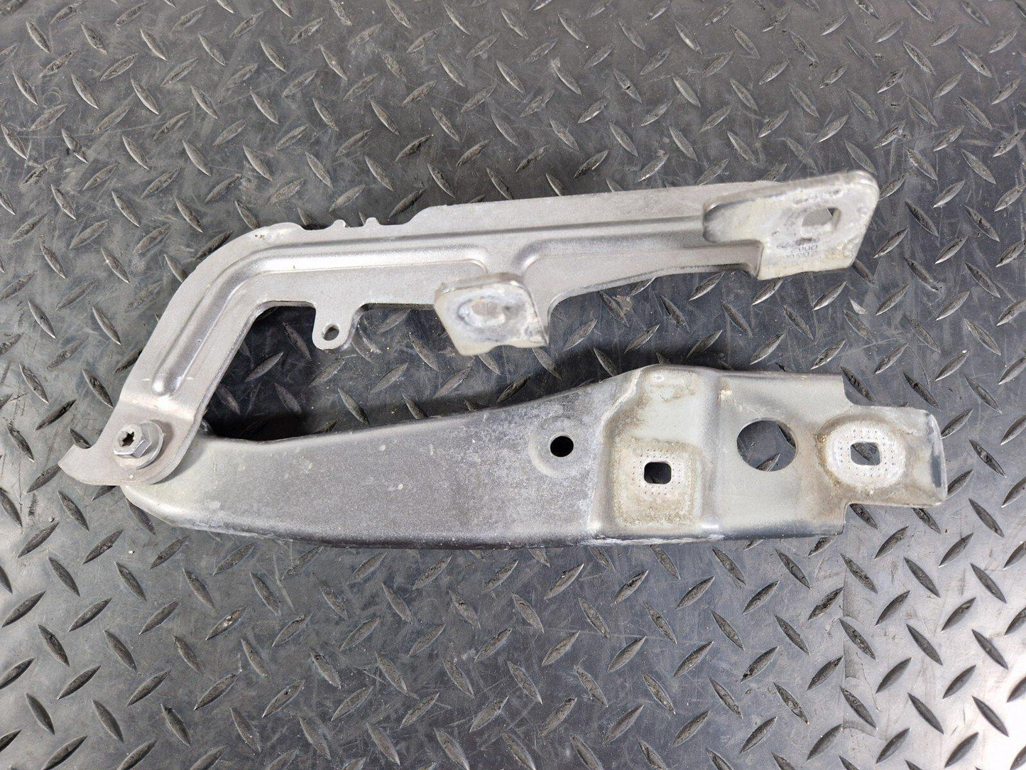 19-ON MERCEDES BENZ B CLASS W247 BONNET HINGE RIGHT DRIVER SIDE A2478800228
