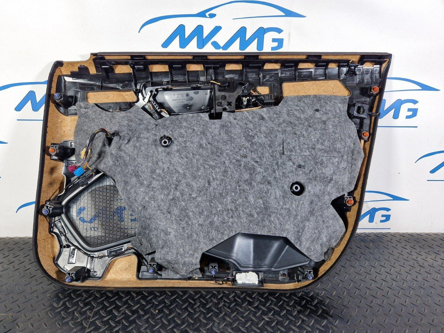 14-20 MERCEDES BENZ GLA X156 FRONT PASSENGER SIDE DOOR CARD PANEL A2467201348