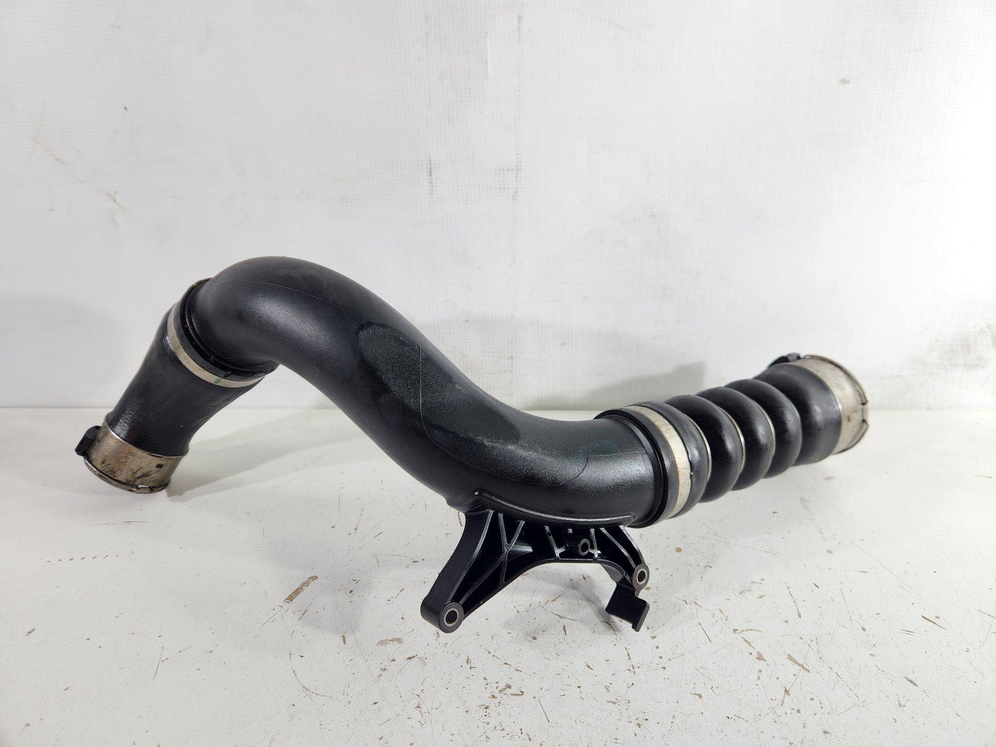 BMW 118i F40 Hatchback 1.5 Petrol Genuine Intercooler Hose Pipe MGW00403CT