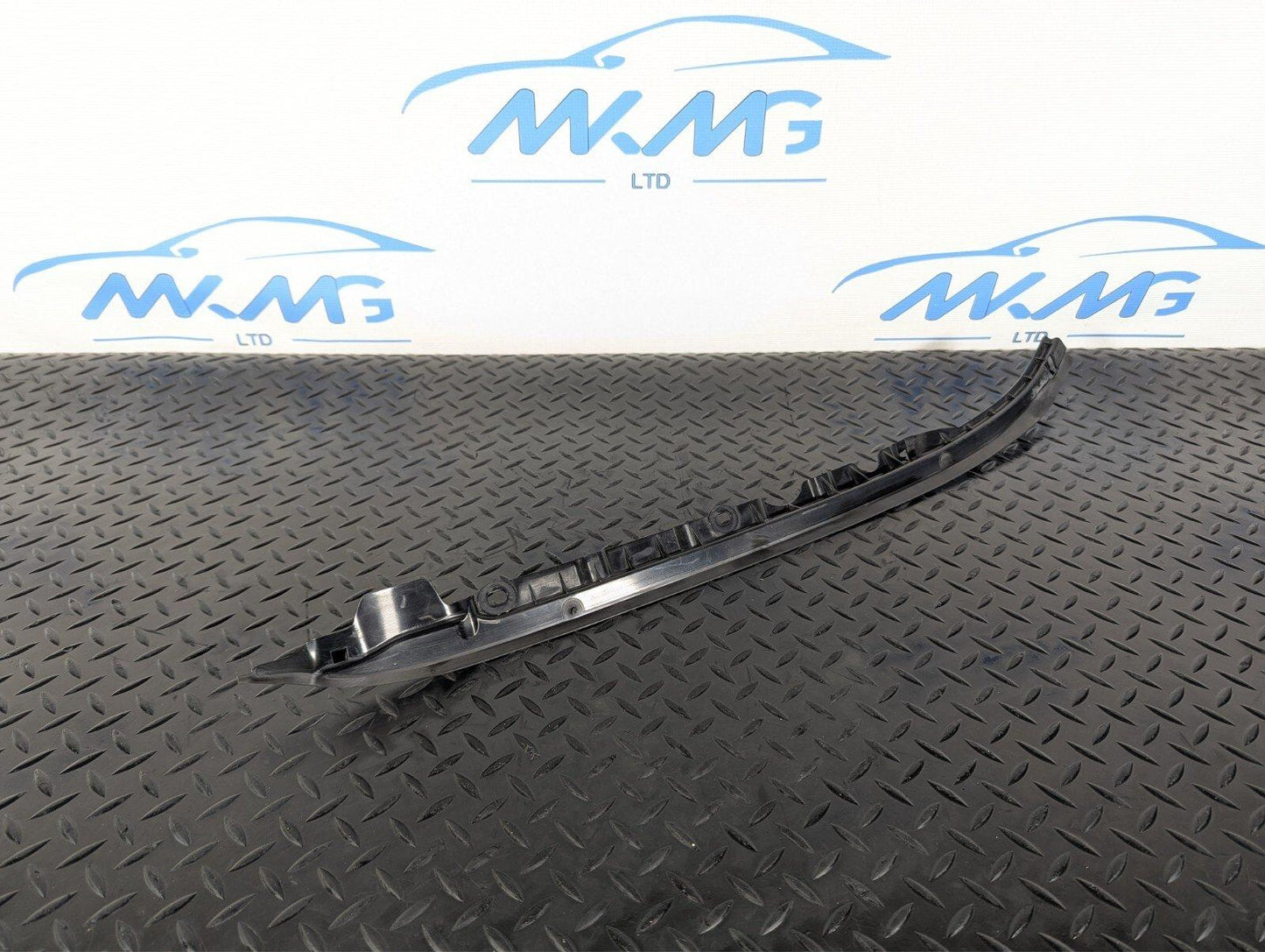 13-19 MERCEDES BENZ CLA C117 FRONT RIGHT O/S SIDE BONNET SEAL A1178800297