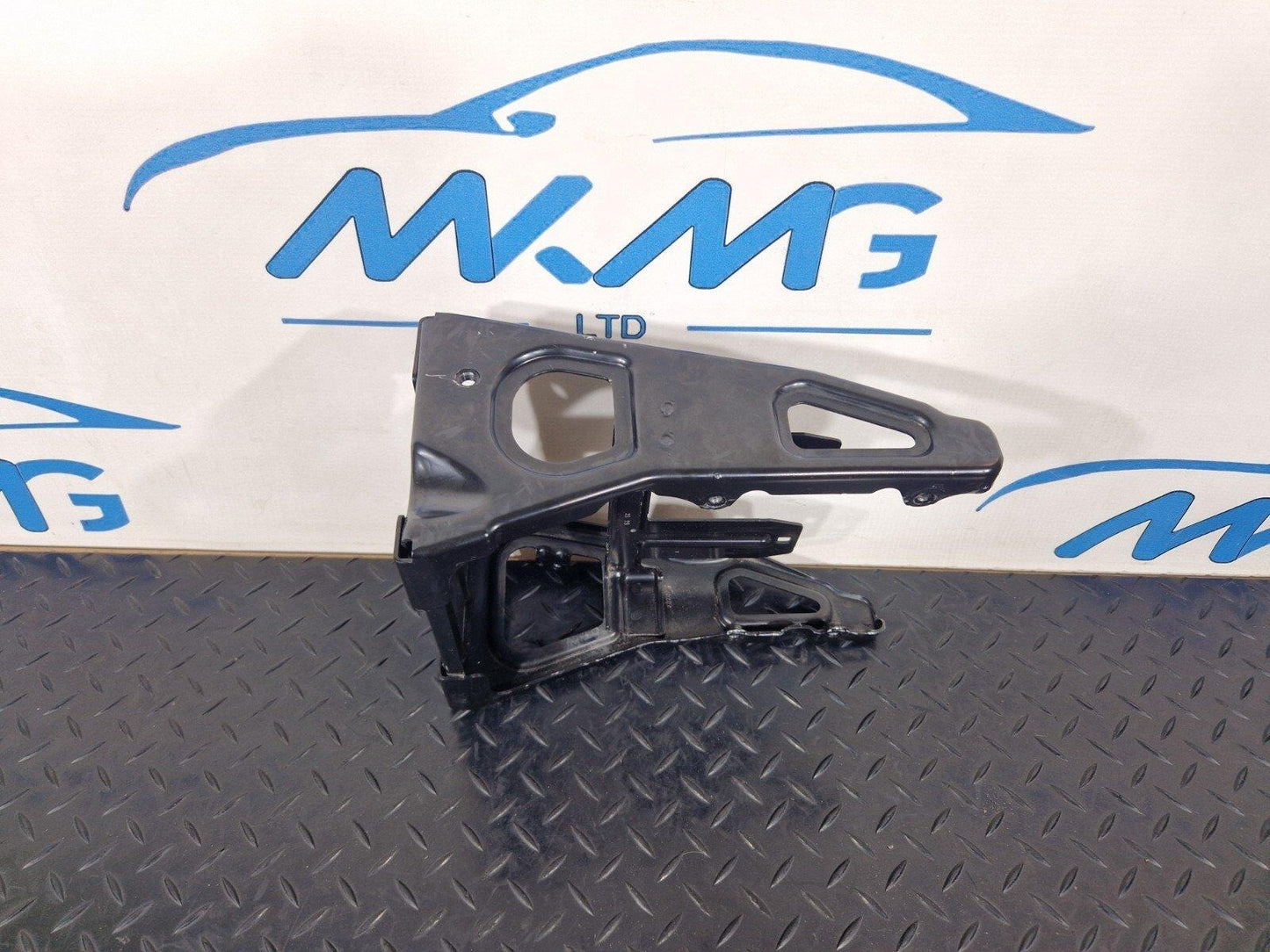 19-ON MERCEDES BENZ A CLASS EQ W177 ENGINE BAY SUPPORT BRACKET A2475452601