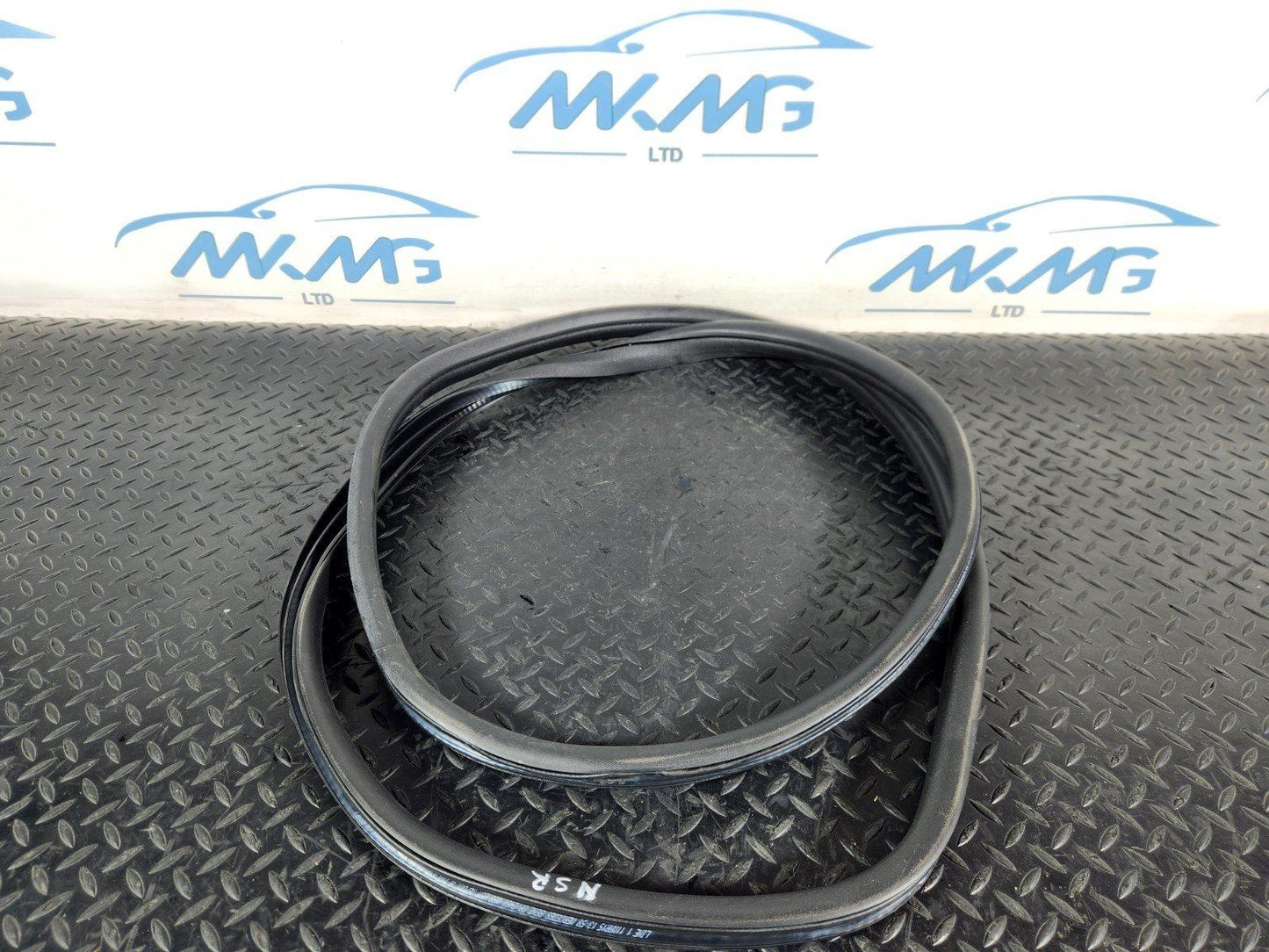 11-19 MERCEDES ML W166 OEM REAR LEFT OR RIGHT SIDE DOOR RUBBER SEAL  A1666970151