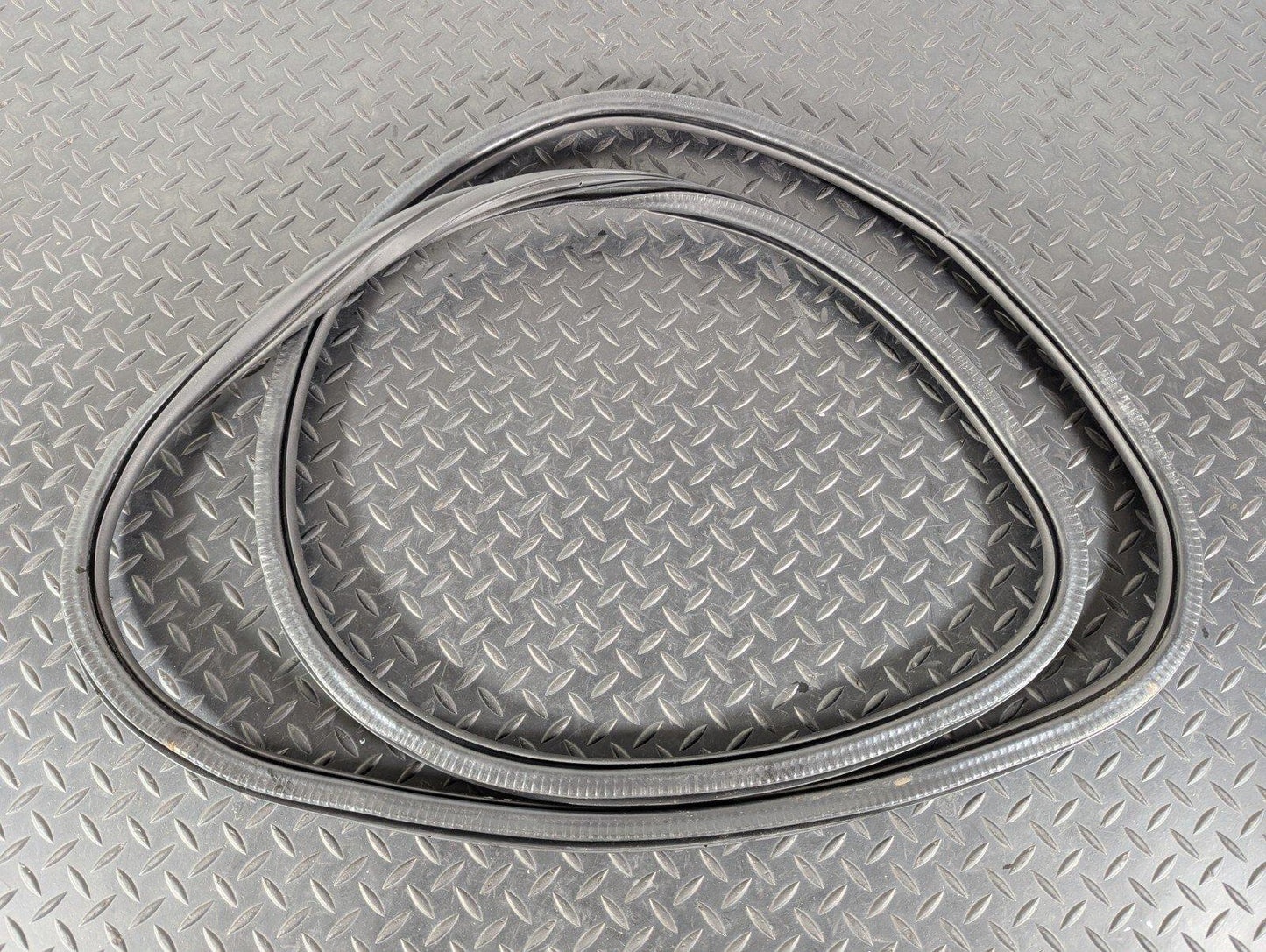 12-18 AUDI A6 C7 GENUINE FRONT LEFT N/S DOOR SEAL