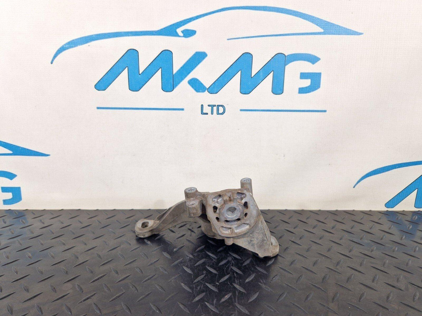 10-17 AUDI A8 4H LEFT N/S TRANSMISSION GEARBOX SUPPORT MOUNT BRACKET 4H0399113E
