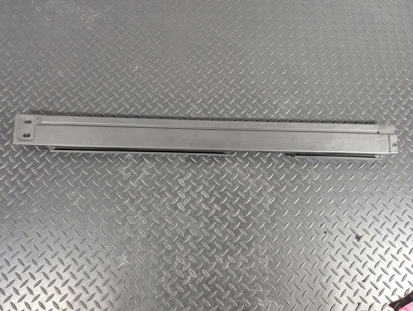 11-19 MERCEDES BENZ ML W166 RIGHT SIDE BOOT FLOOR TRIM COVER RAIL A1666841231