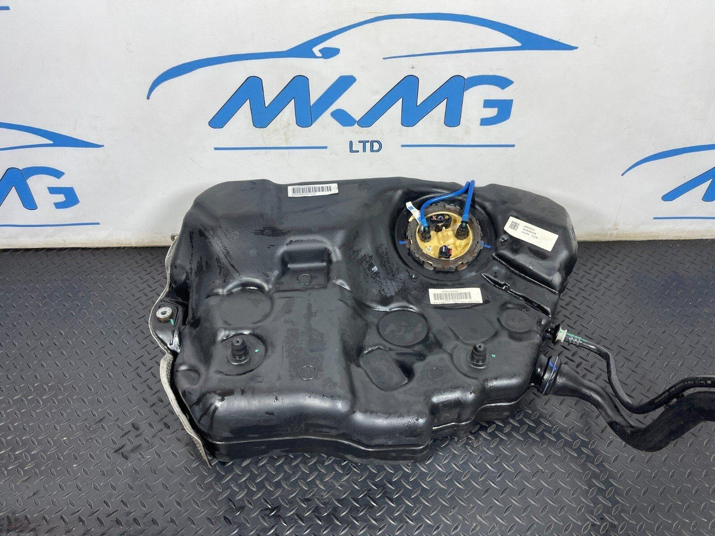 16-19 AUDI A4 B9 AVAN 2.0TDI DIESEL FUEL TANK WITH PUMP 8W0201021CG 8W02012WD