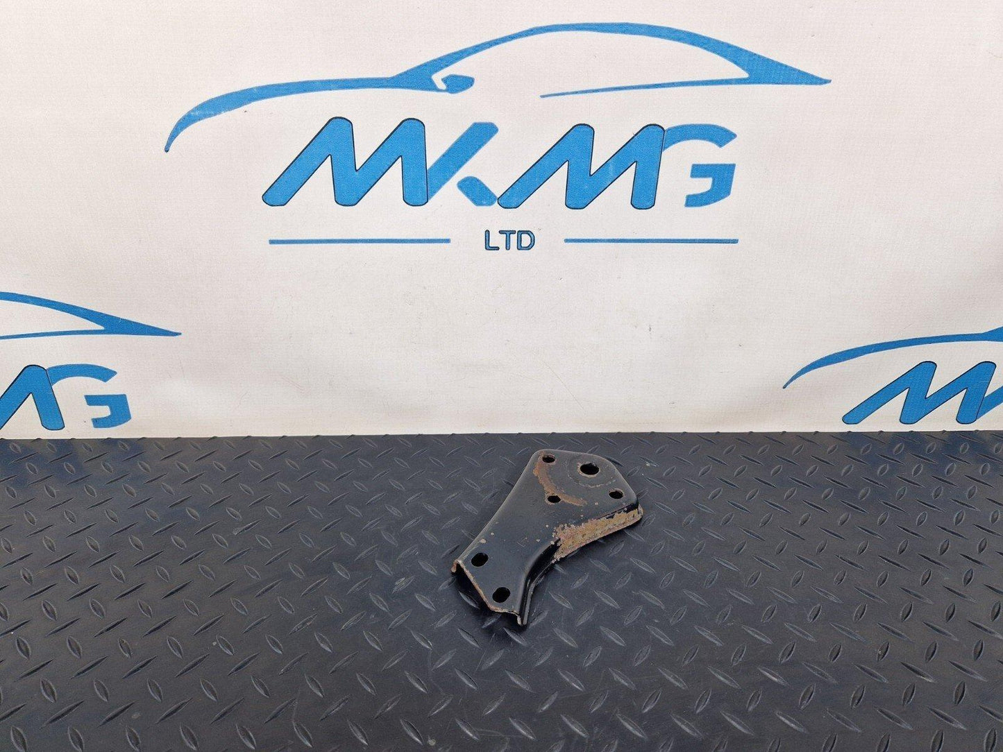 14-21 MERCEDES BENZ C200d W205 REAR AXLE SUBFRAME LEFT STOP PLATE A2053520700
