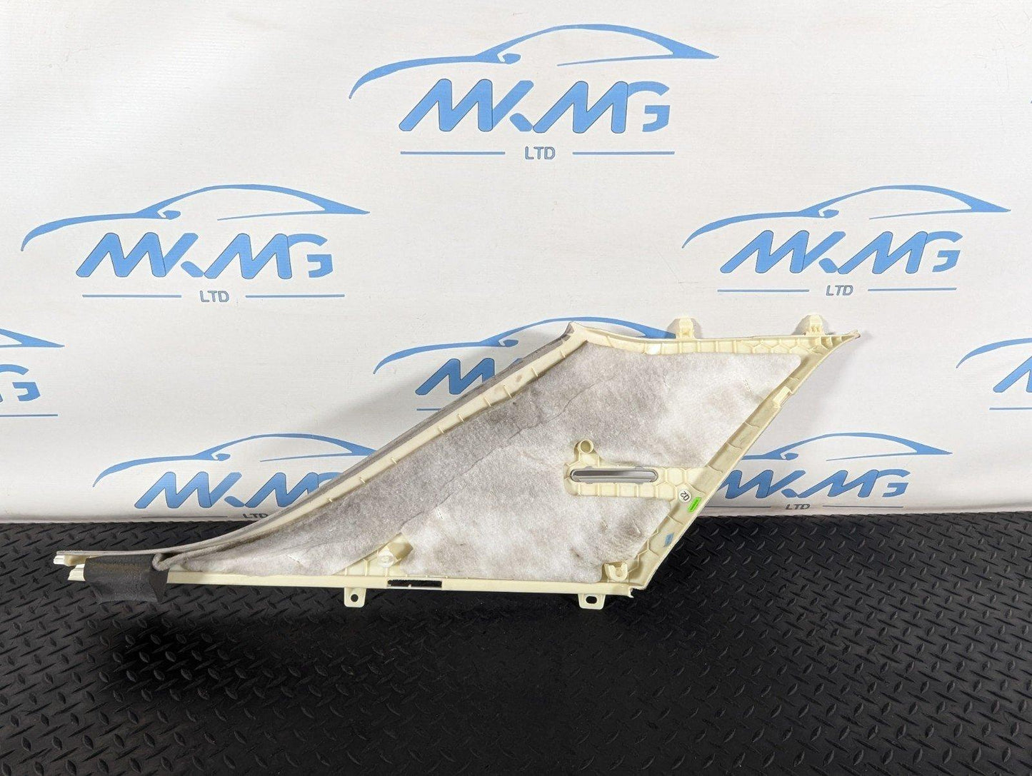 11-19 MERCEDES BENZ ML W166 GENIUNE REAR RIGHT SIDE PILLAR COVER A1666905025