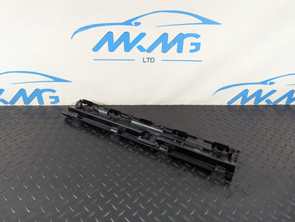 16-22 BMW X1 F48 LEFT SIDE CENTRE SKIRT MOUNTING BRACKET 7332331