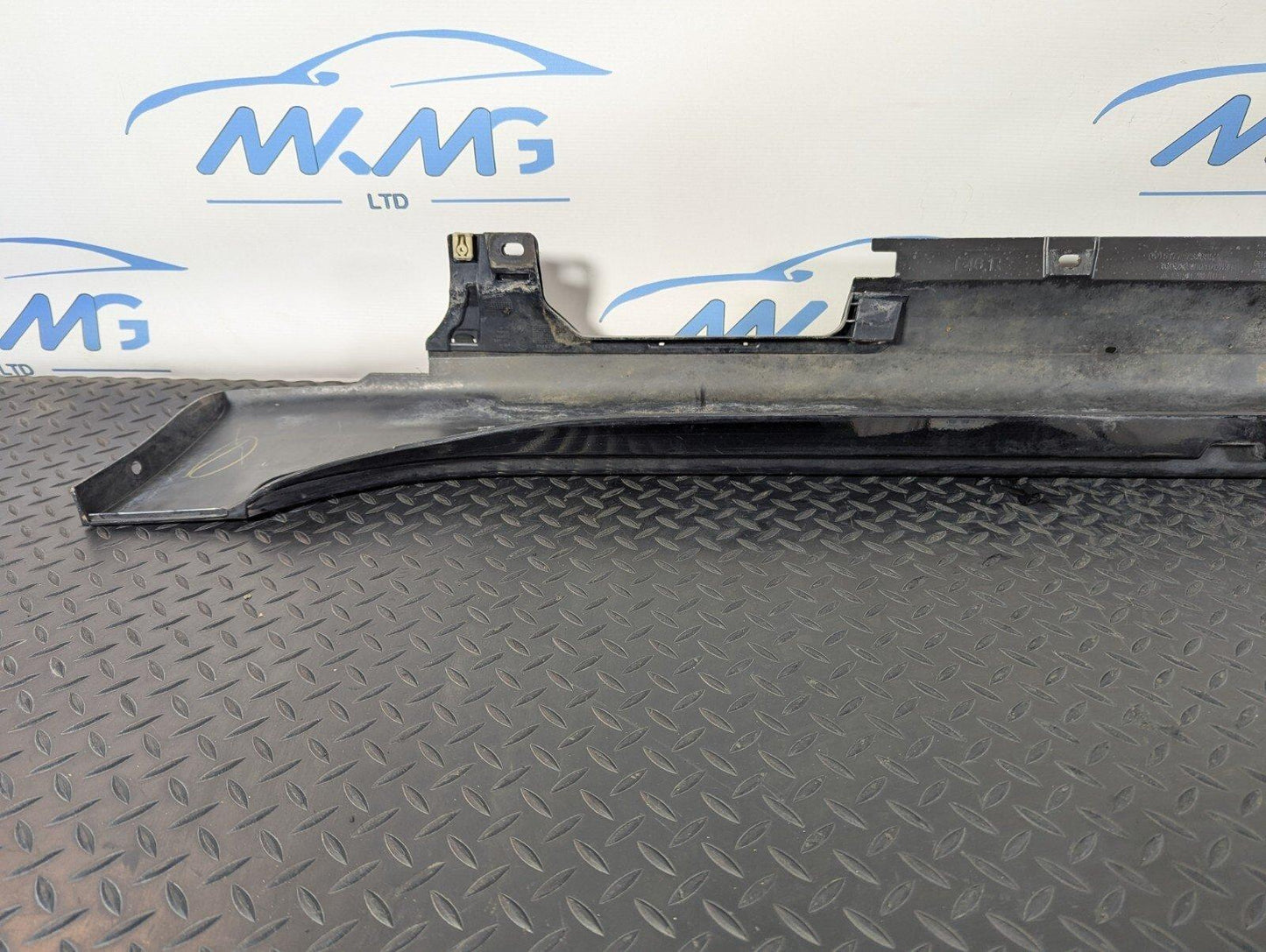 14-21 BMW 2 SERIES 218d GRAN TOURER F46 RIGHT O/S SKIRT PANEL IN BLACK 668