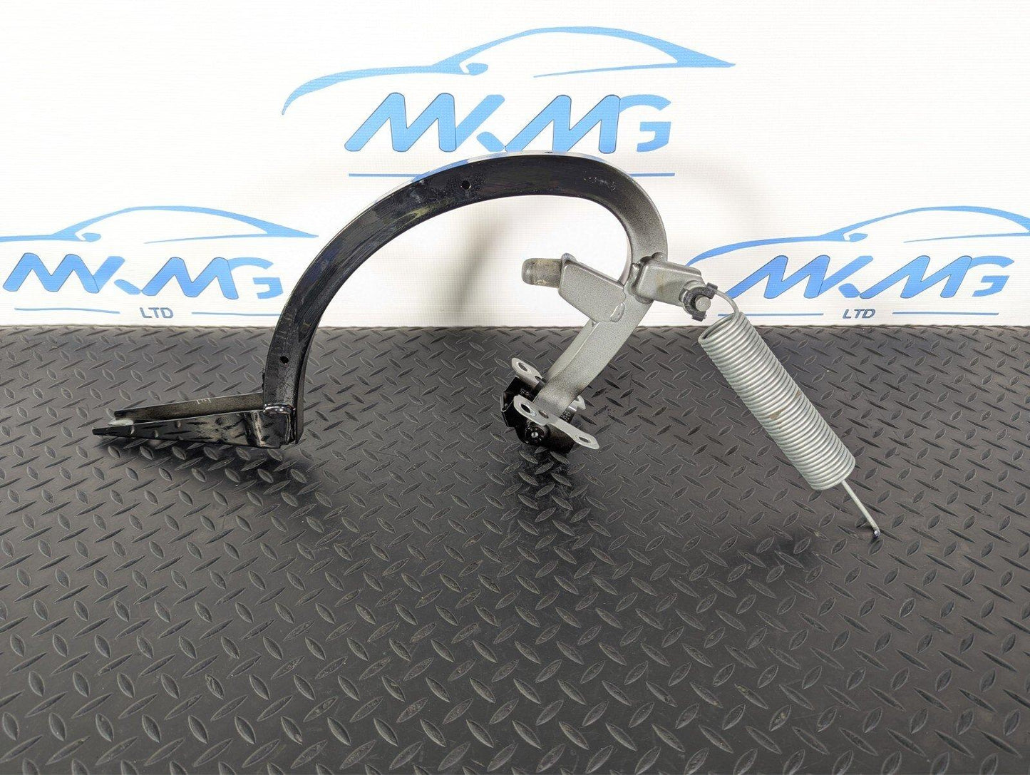 16-19 AUDI A4 B9 GENUINE PASSENGER REAR LEFT BOOTLID HINGE IN BLACK 8W5827305A