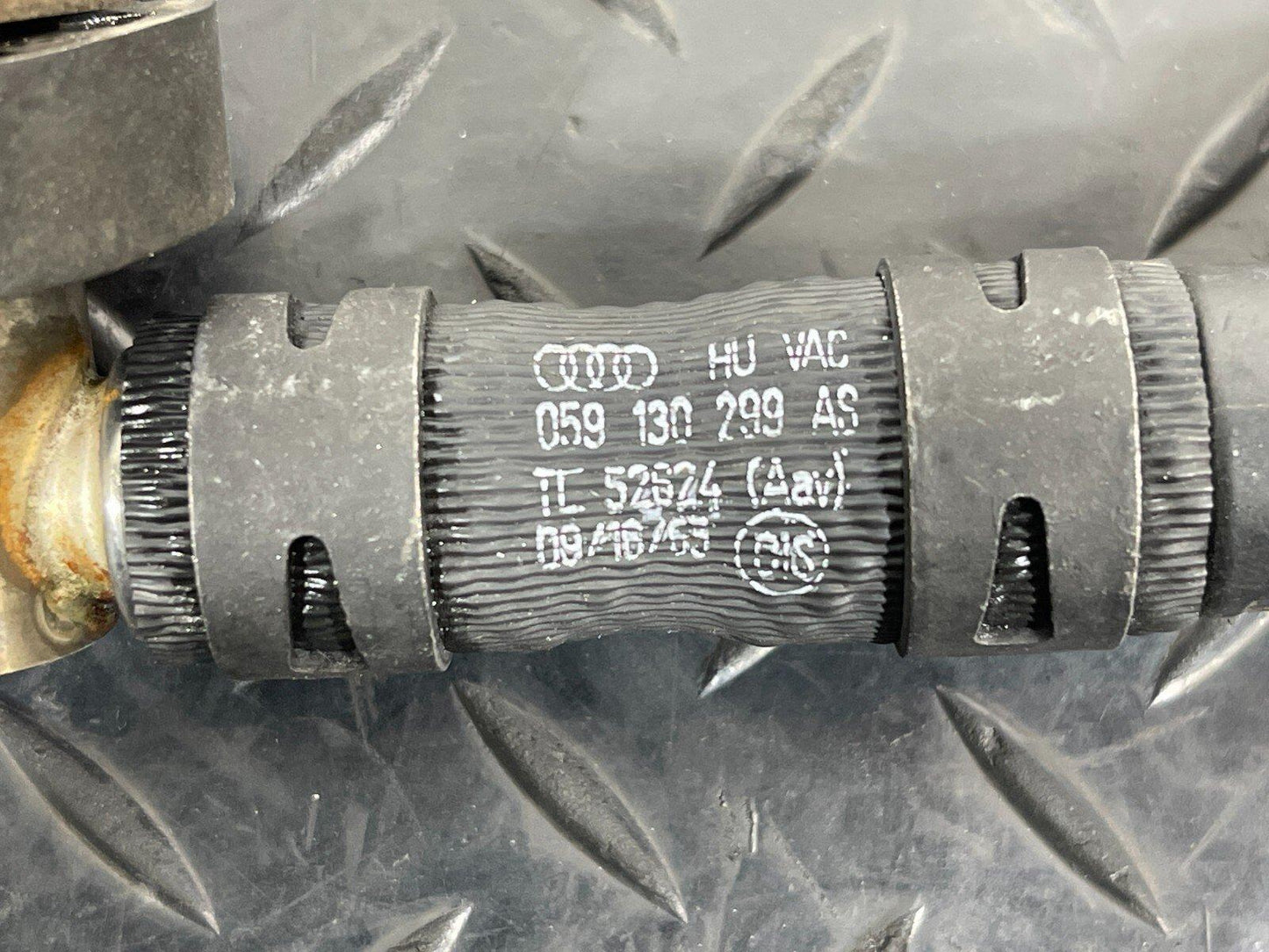16-19 AUDI A4 B9 FUEL PRESSURE SENSOR & PIPE 059130299AS