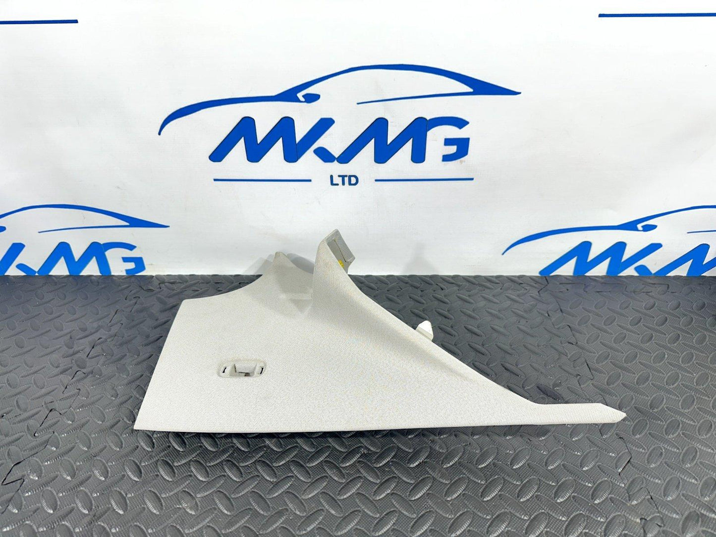 14-21 MERCEDES BENZ GENUINE REAR LEFT SIDE C-PILLAR TRIM COVER A2056900125