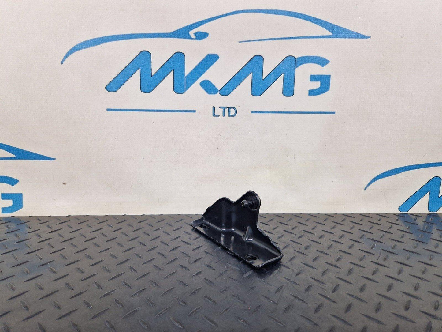 14-23 MERCEDES BENZ VITO W447 OEM LEFT PNEUMATIC SPRING HOLDER A4477400714