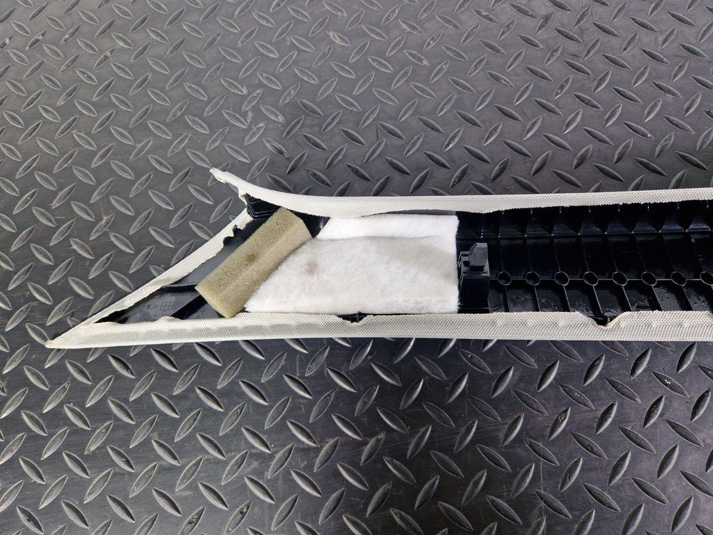 14-20 MERCEDES BENZ GLA 200 X156 OEM FRONT DRIVER SIDE A-PILLAR TRIM A1766901800