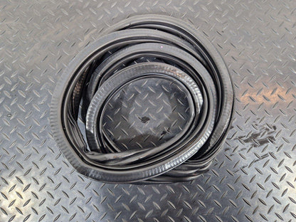 12-18 AUDI A6 C7 REAR LEFT DOOR RUBBER SEAL FITS BOTH LEFT OR RIGHT 4G5833721A