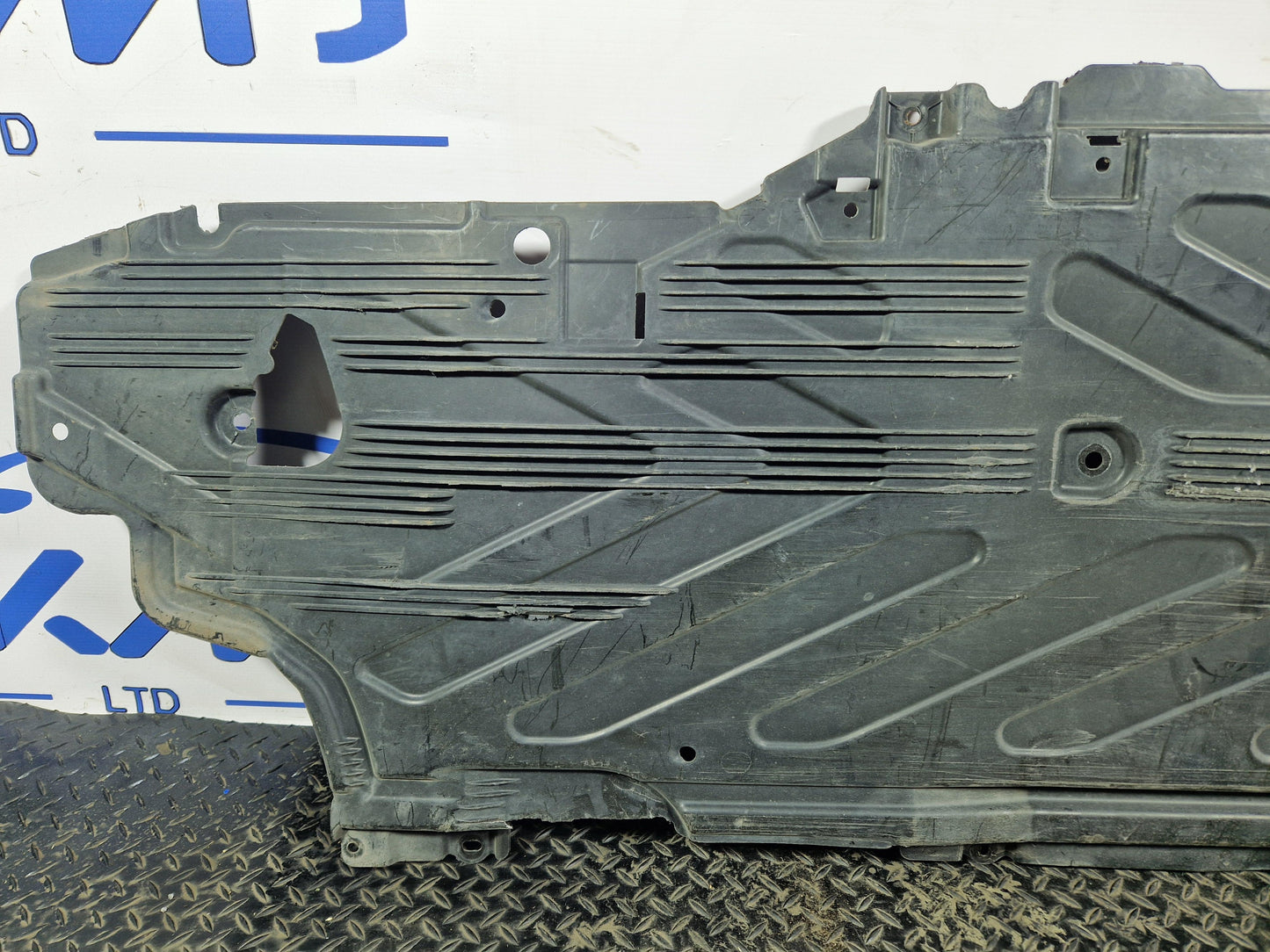 MERCEDES C CLASS W205 LEFT SIDE UNDERBODY COVER UNDERTRAY SHIELD A2056841900