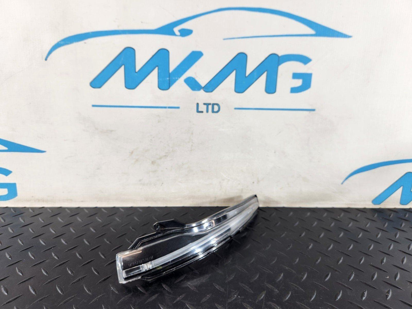 MERCEDES BENZ B CLASS W247 RIGHT O/S WING MIRROR TURN SIGNAL LIGHT A0999064601