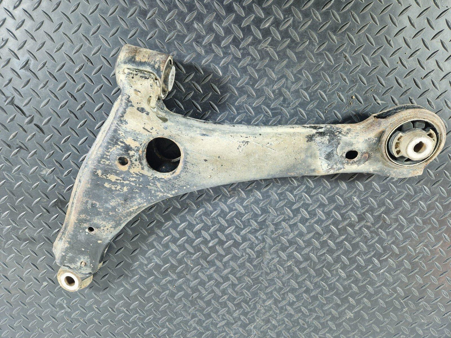 18-ON MERCEDES BENZ SPRINTER W907 W910 FRONT LOWER CONTROL ARM A9103330000