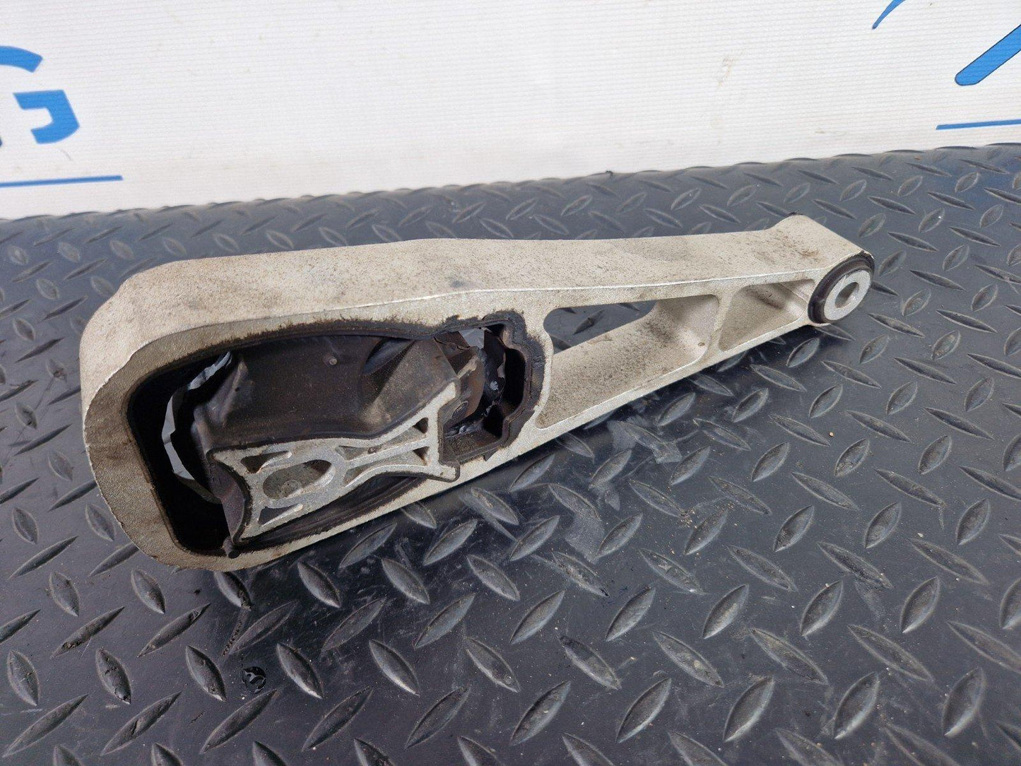 19-ON RANGE ROVER EVOQUE L551 2.0 DIESEL ENGINE MOUNT K8D26P082AB