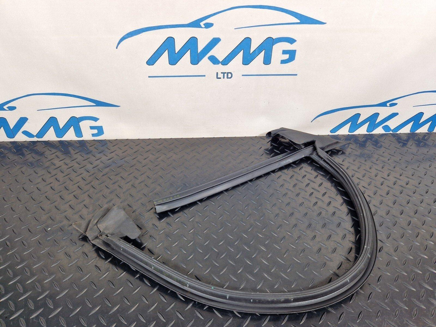 16-23 AUDI A5 F5 SPORTBACK FRONT RIGHT DOOR WINDOW APERTURE INNER SEAL 8W8837480