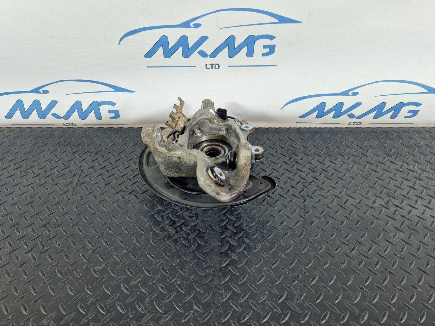 14-21 MERCEDES BENZ C300h W205 OEM REAR LEFT WHEEL HUB A2055467480