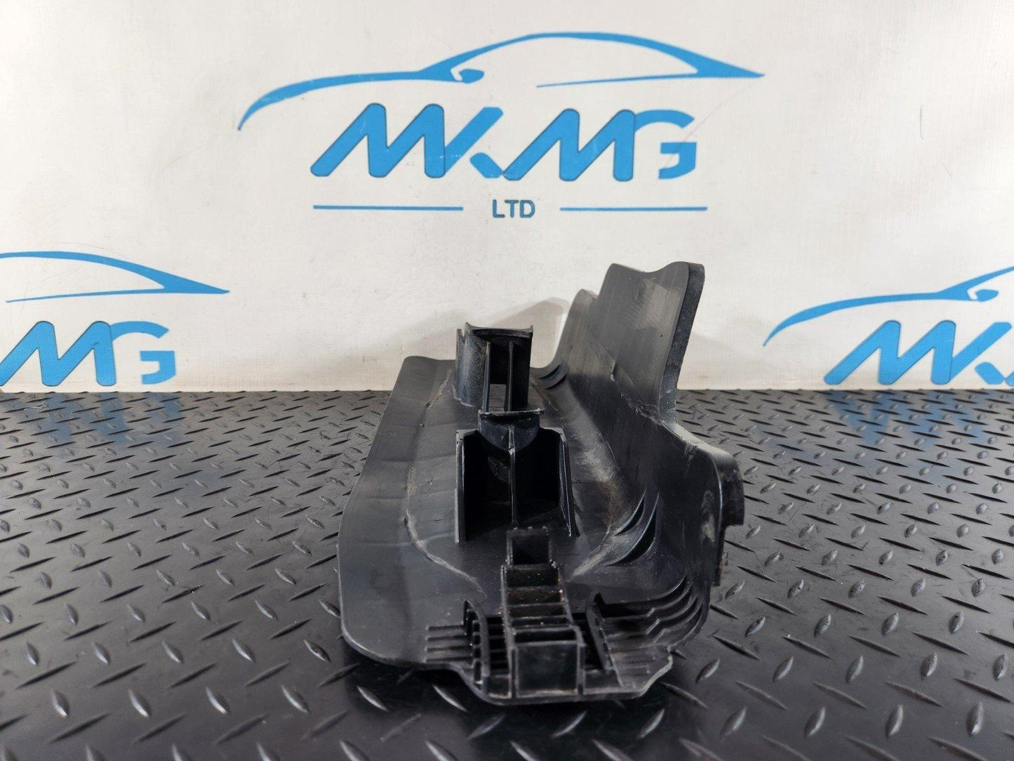 16-19 AUDI A4 B9 OEM REAR LEFT CONTROL ARM COVER 8W0505415E