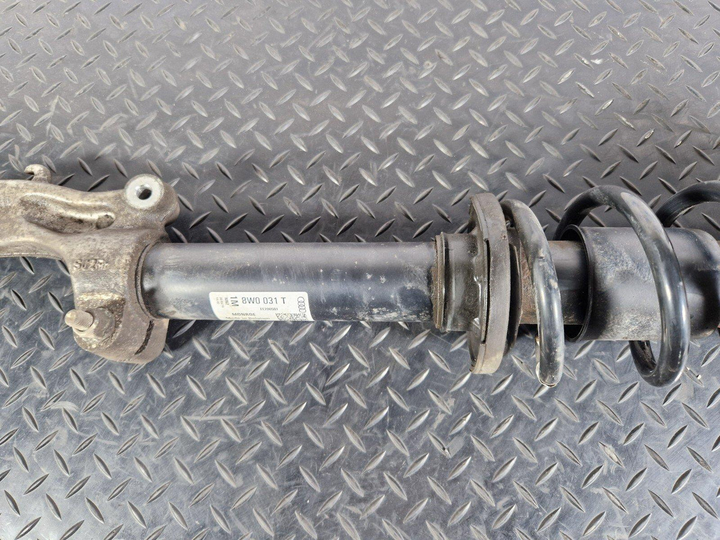 16-19 AUDI A4 B9 AVANT ULTRA SE GENUINE FRONT RIGHT O/S SHOCK ABSORBER 8W0031T