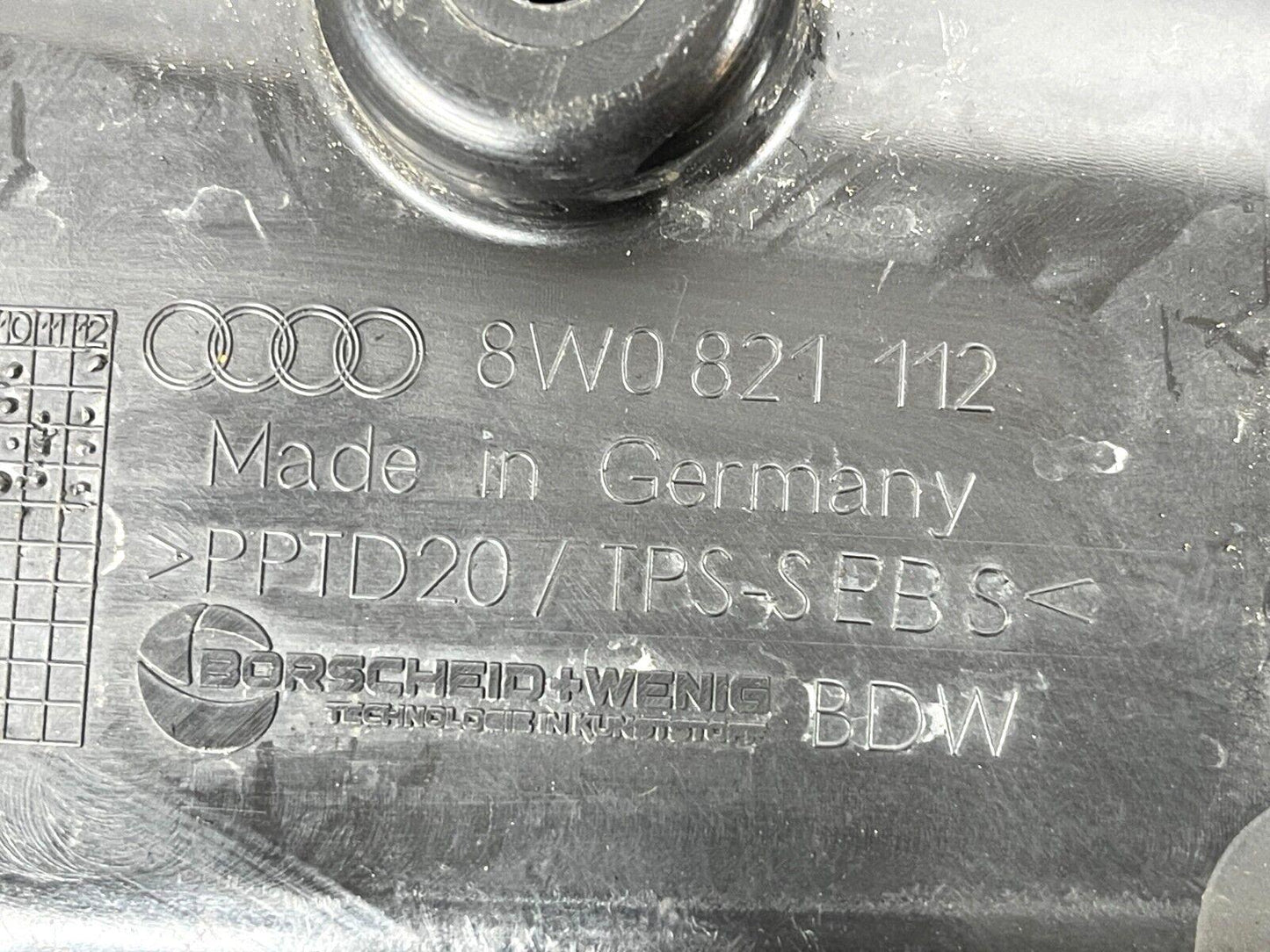 16-19 AUDI A4 B9 AVANT GENUINE FRONT RIGHT WING FILLER INSULATOR 8W0821112