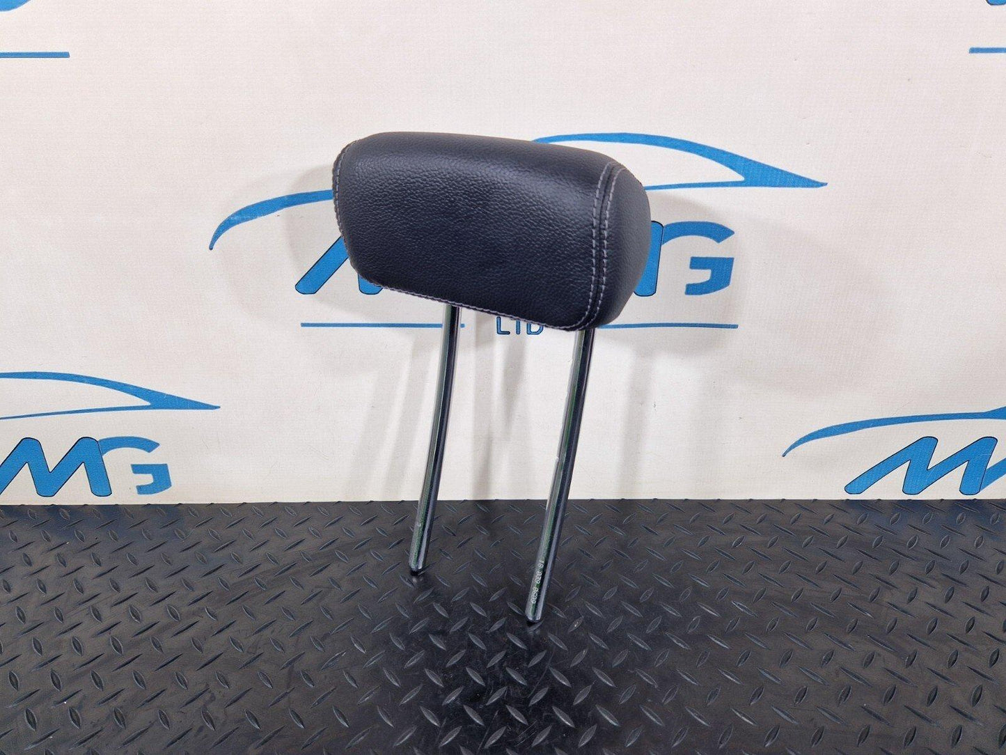 14-21 MERCEDES BENZ C200 W205  GENUINE REAR NS/OS SEAT BLACK LEATHER HEADREST