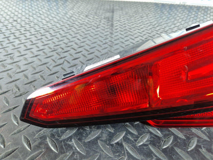16-19 AUDI A4 B9 GENUINE REAR RIGHT O/S/R INNER TAILGATE LIGHT 8W5945076A