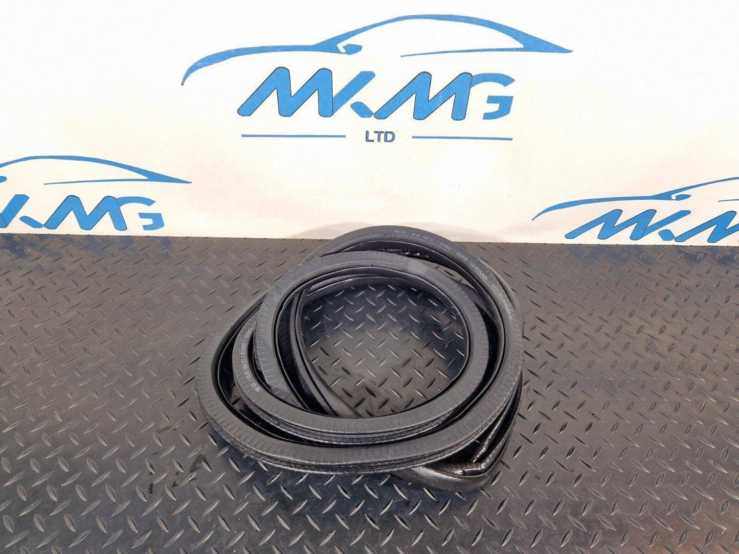 19-ON MERCEDES B CLASS W247 FRONT DOOR RUBBER SEAL FITS LEFT & RIGHT A2476920300