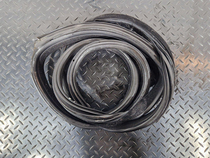 11-18 BMW 6 SERIES F06 REAR LEFT DOOR RUBBER WEATHER SEAL STRIP 7275315