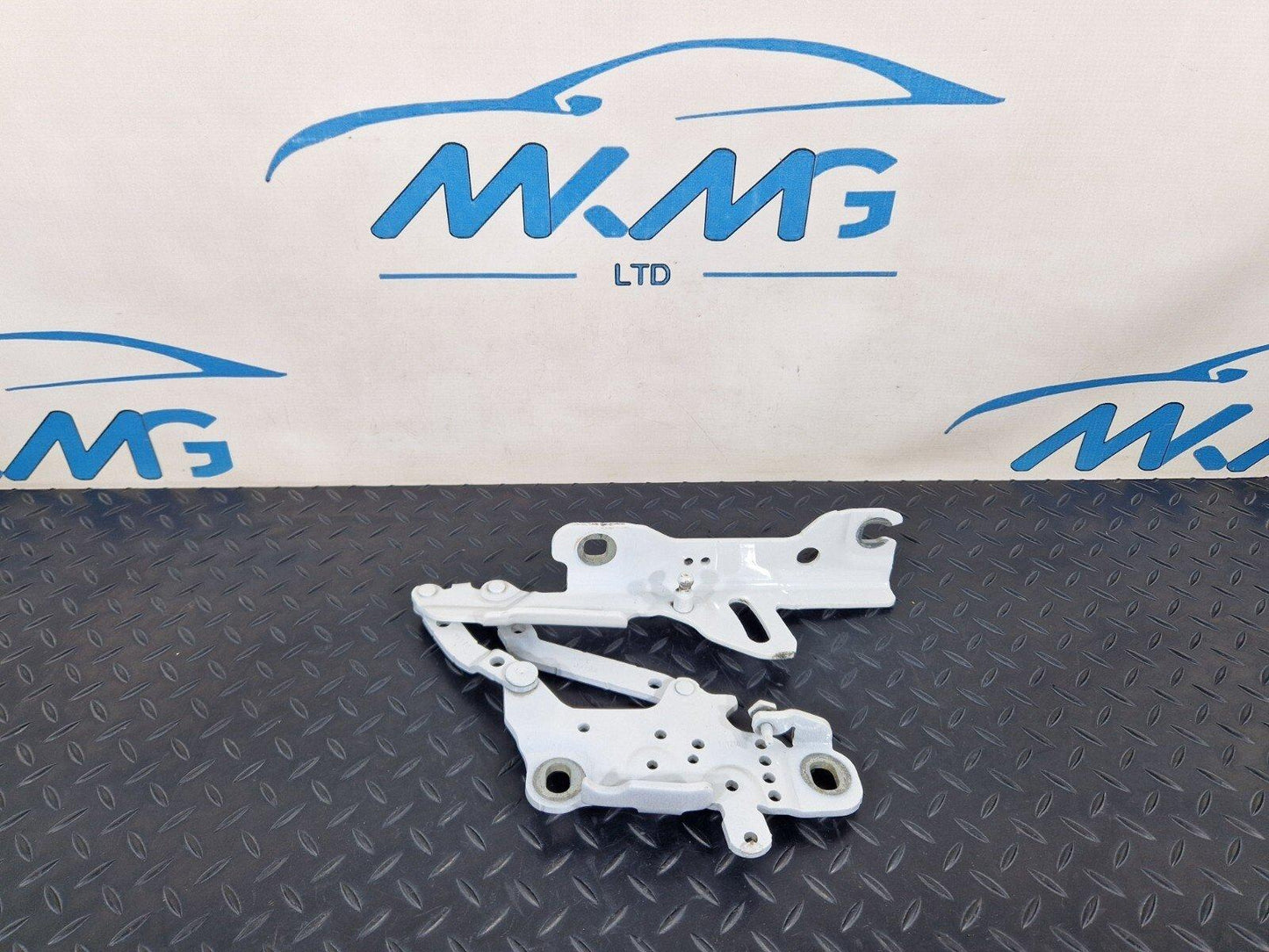 12-18 BMW 3 SERIES F30 F31 FRONT LEFT BONNET HOOD HINGE IN WHITE 7286343