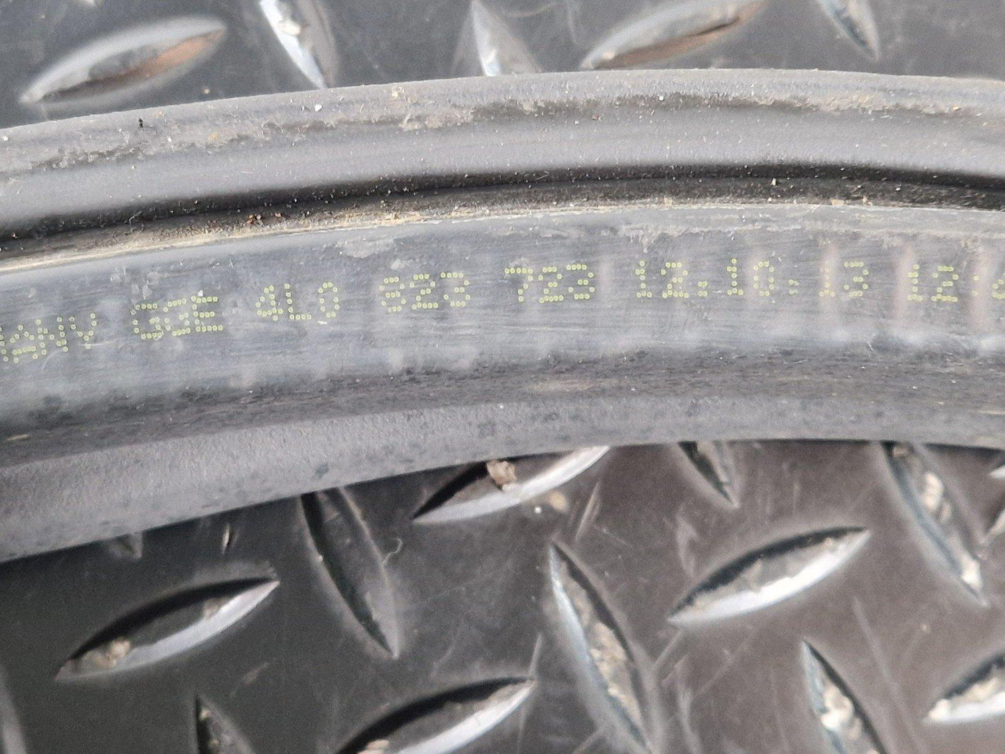 10-15 AUDI Q7 4L GENUINE BULK HEAD UNDER BONNET RUBBER SEAL 4L0823723