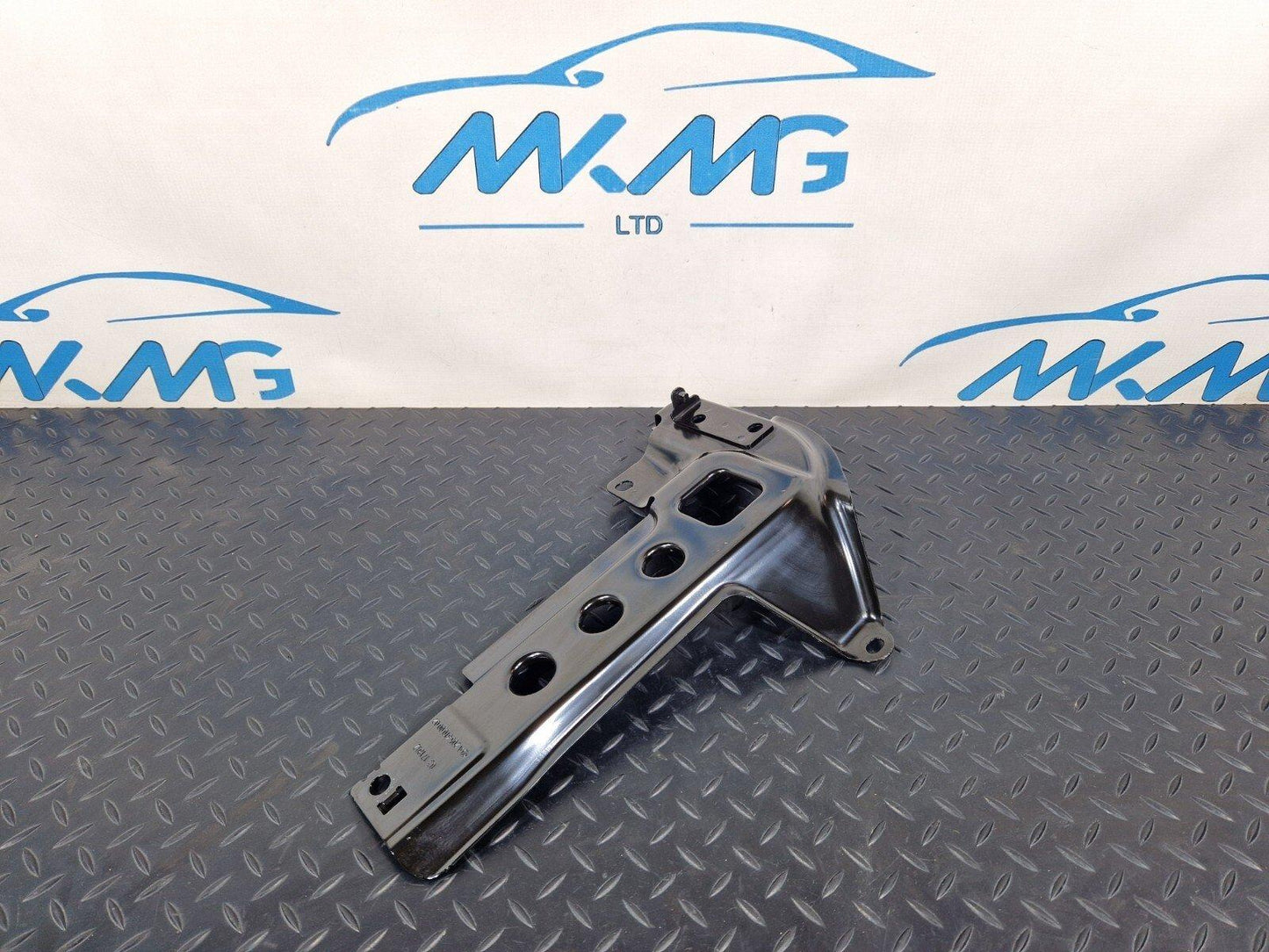 14-21 MERCEDES BENZ C200 W205 BOOT TRUNK FLOOR RIGHT SUPPORT BRACKET A2056100002