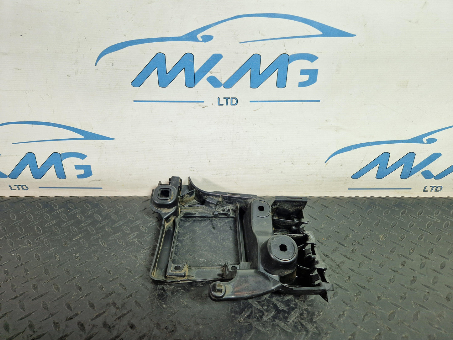 Audi A6 Allroad C7 Genuine Rear Left N/S Bumper Bracket 4G9807393D