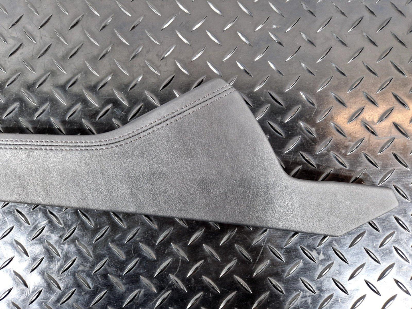16-19 AUDI A4 B9 GENUINE DRIVER SIDE CENTRE CONSOLE LEATHER TRIM 8W2863306A