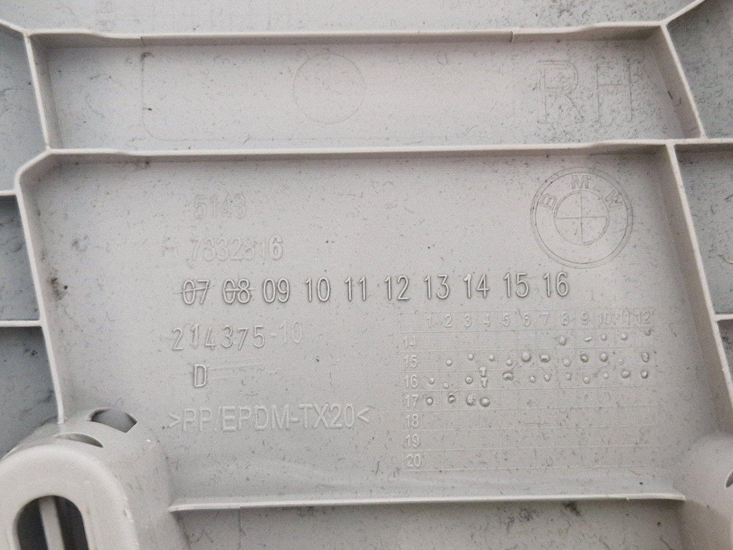 16-22 BMW X1 F48 DRIVERS SIDE RIGHT INNER B POST COVER TRIM PANEL 7332816
