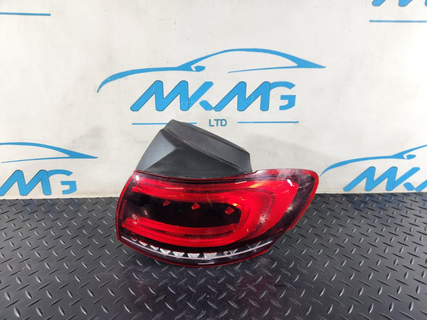 19-ON MERCEDES BENZ B CLASS W247 REAR O/S OUTER TAIL LIGHT A2479061002 DAMAGED