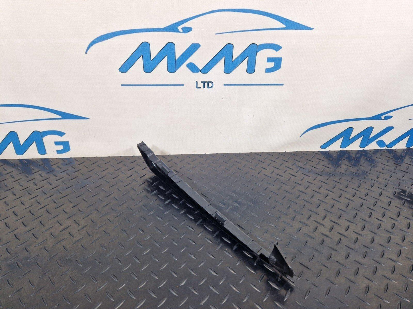 16-23 AUDI A5 F5 SPORTBACK REAR RIGHT SIDE DOOR WEATHERSTRIP SEAL BRACKET