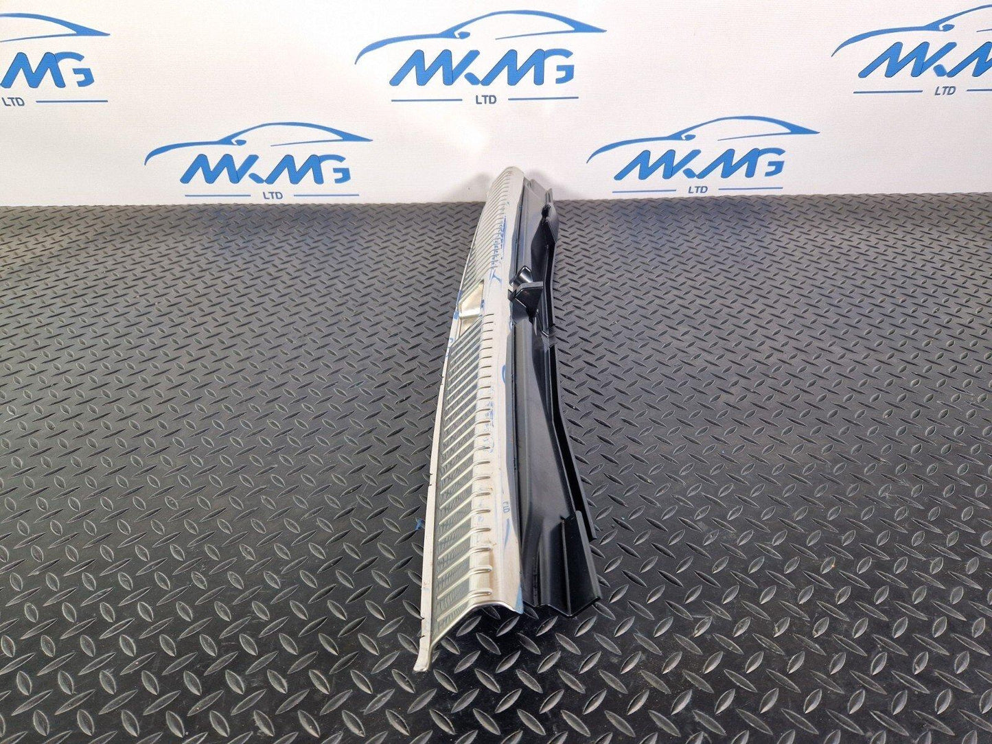 14-21 MERCEDES BENZ C200d W205 TAILGATE BOOT LID TRIM COVER A2056902501