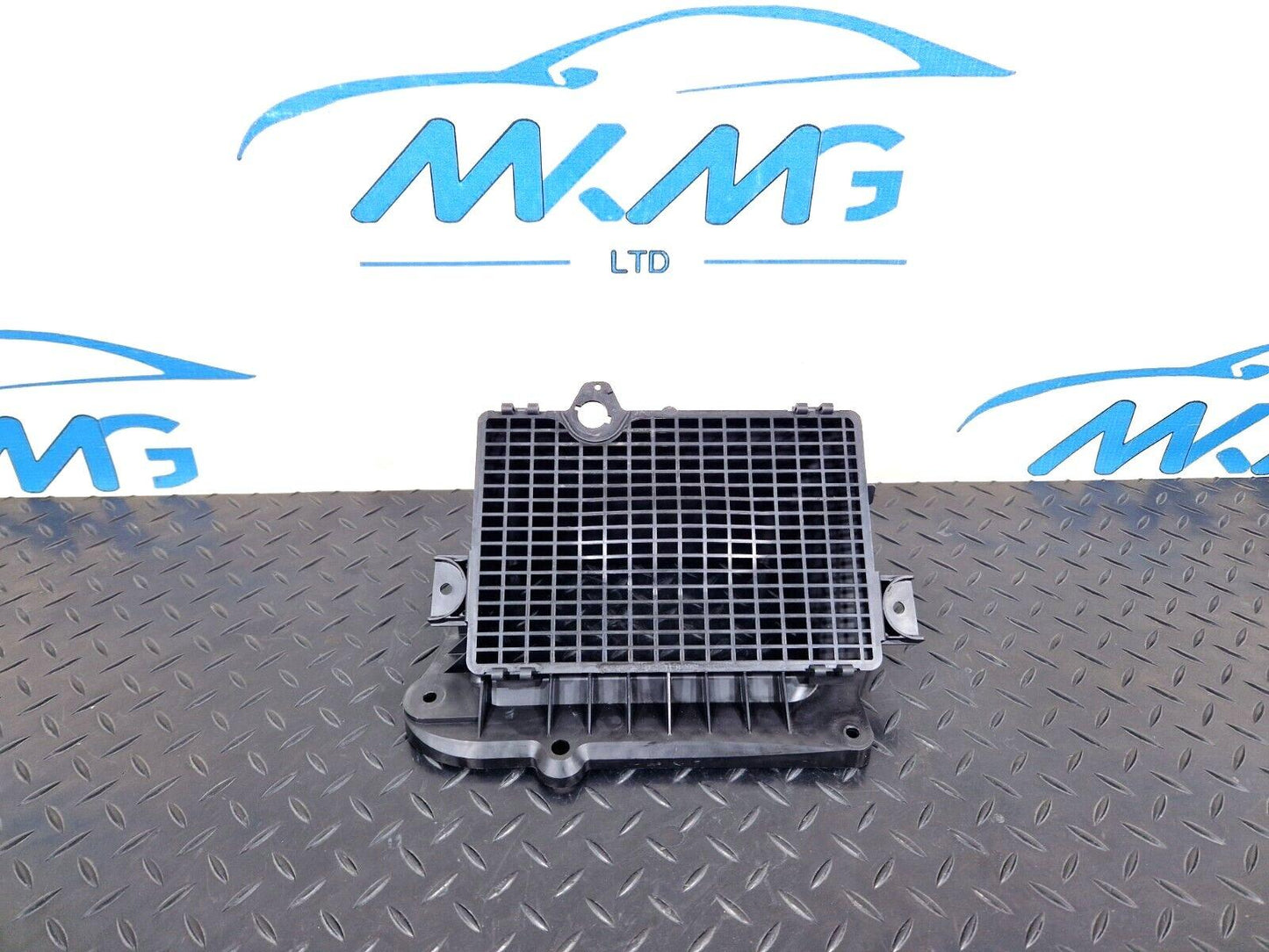 16-19 AUDI A4 AVANT B9 S-LINE OEM FRONT AIR INTAKE DUCT VENT 8W2819904A